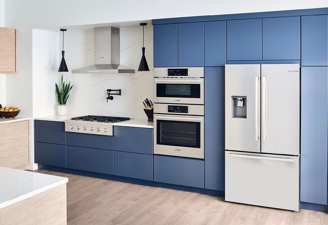 Bosch - 35.625 Inch 21.6 cu. ft French Door Refrigerator in Stainless - B36CD50SNS